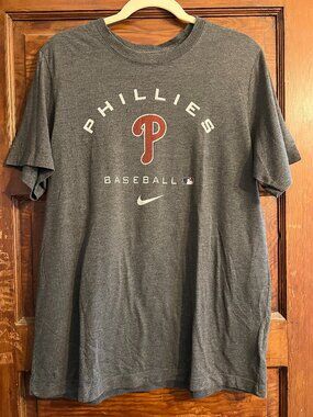 Team Issued MLB Philadelphia Phillies Nike Dri Fit Gray T-Shirt Size L